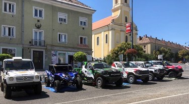 Ein Teil der Autos im Parc Ferme
